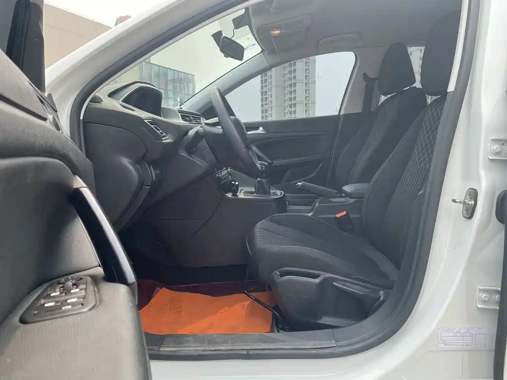 Peugeot 308 — миниатюра 4