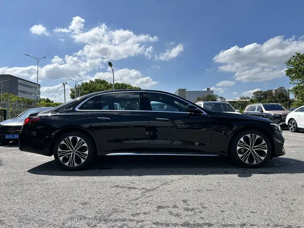 Mercedes-Benz E-Class — миниатюра 4