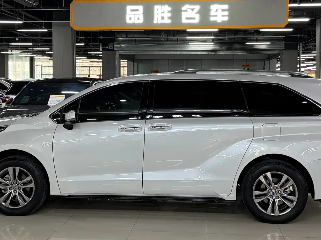 Toyota Sienna - фото 4