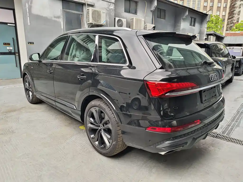 Audi Q7 2025 55 TFSI quattro S line Sport