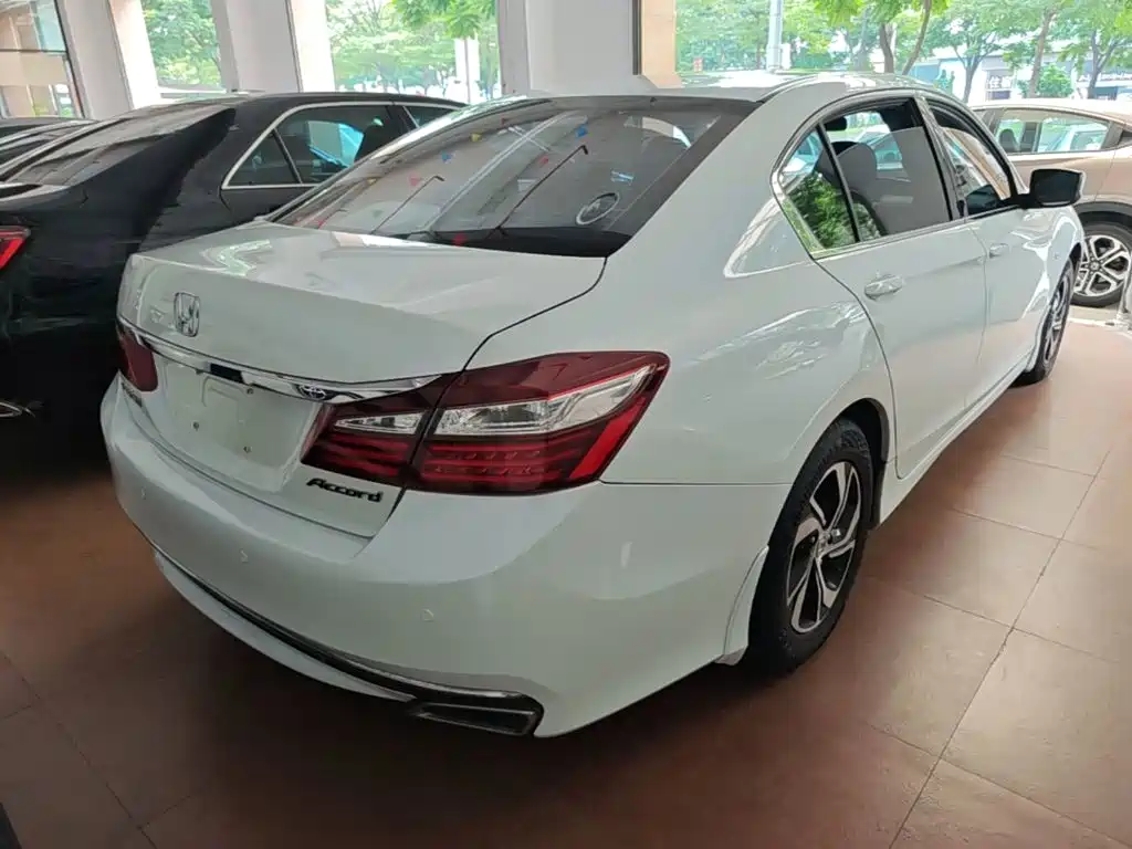 Honda Accord — миниатюра 7