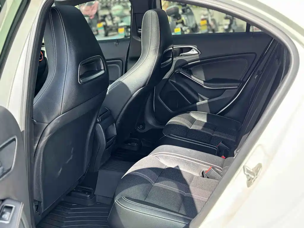 Mercedes-Benz A-Class (Import) — миниатюра 6
