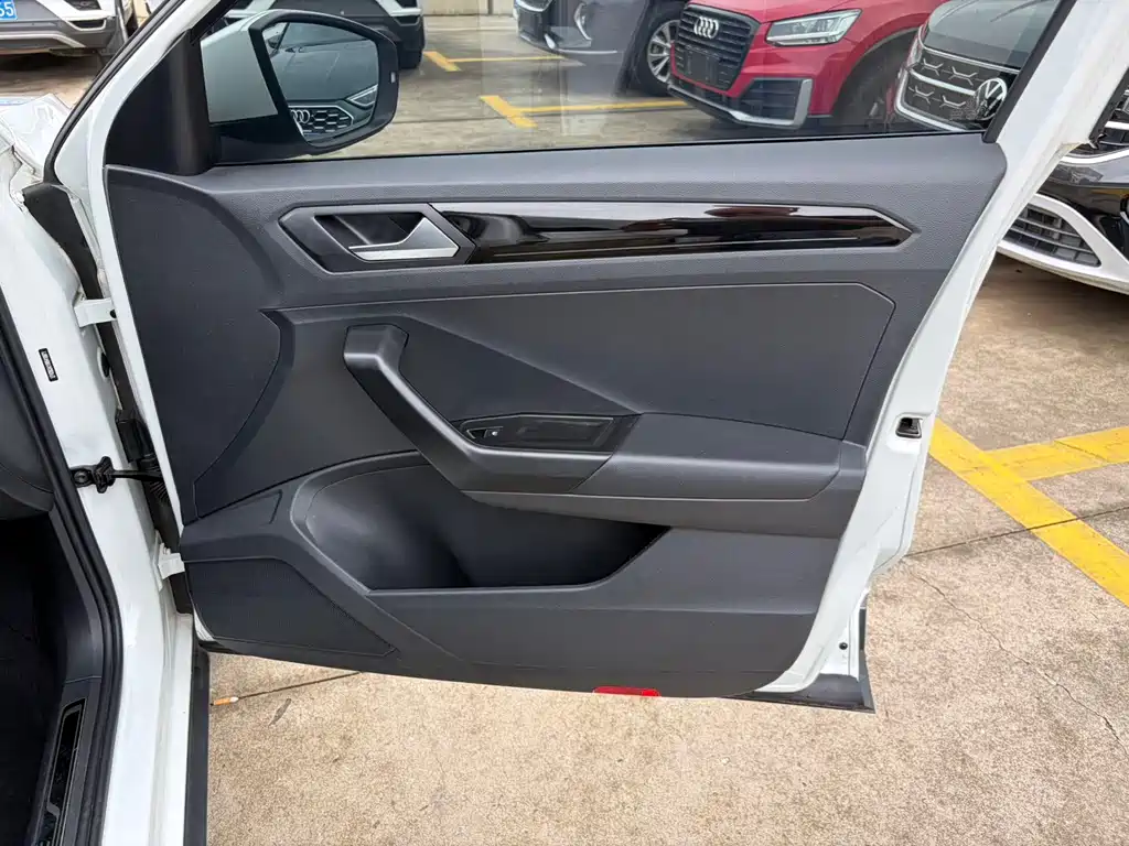 Volkswagen T-Roc — миниатюра 19