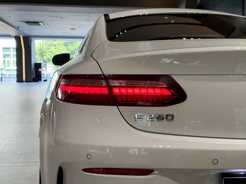 Mercedes-Benz E-Class (Import) — миниатюра 16