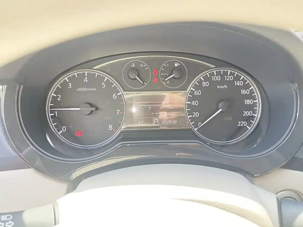 Nissan Tiida — миниатюра 12