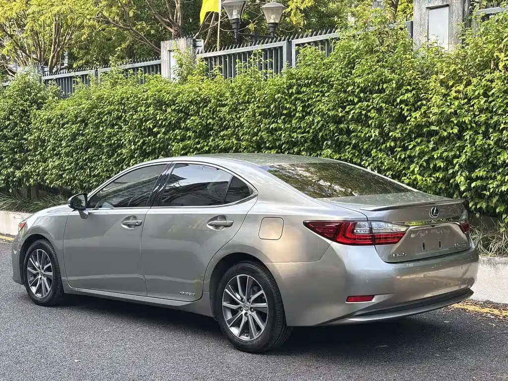 Lexus ES — миниатюра 4