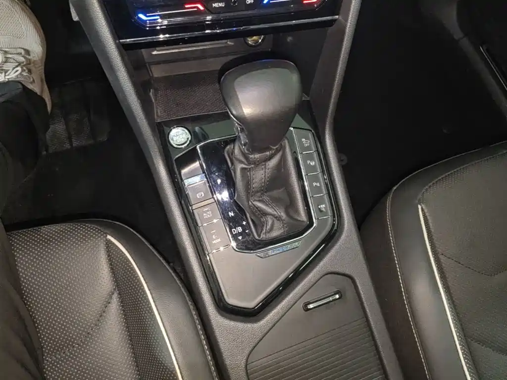 Volkswagen Tiguan L PHEV — миниатюра 14