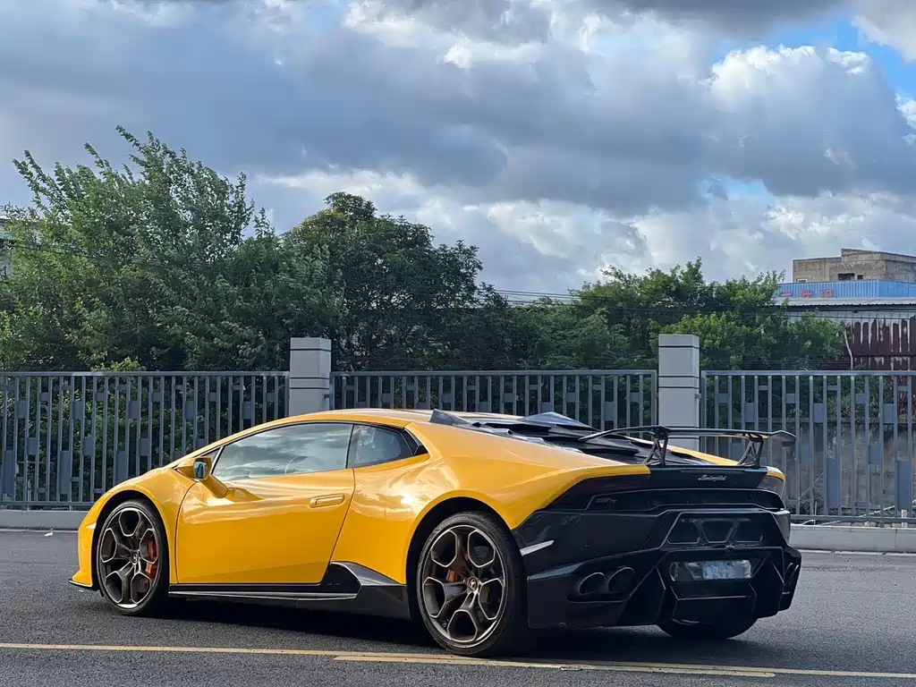 LAMBORGHINI HURACÁN