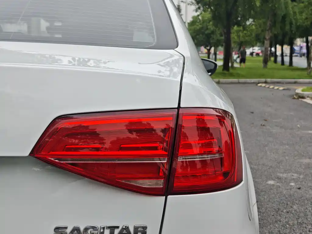 Volkswagen Sagitar — миниатюра 9