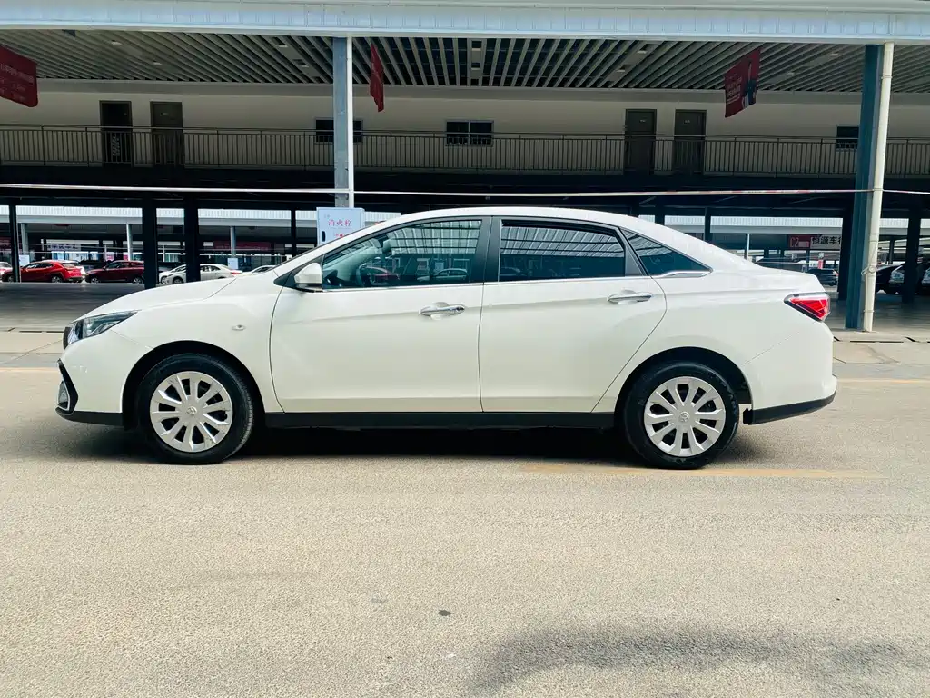 Venucia D60 EV — миниатюра 10