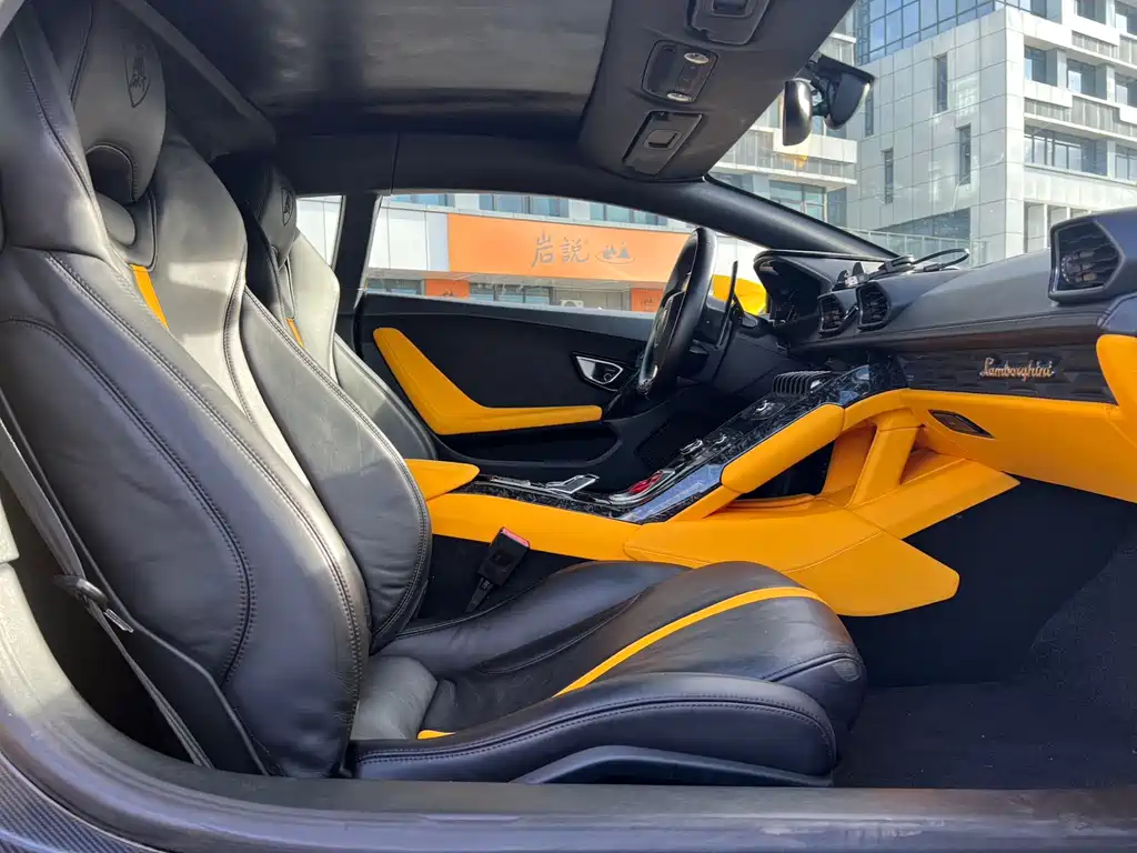 LAMBORGHINI HURACÁN