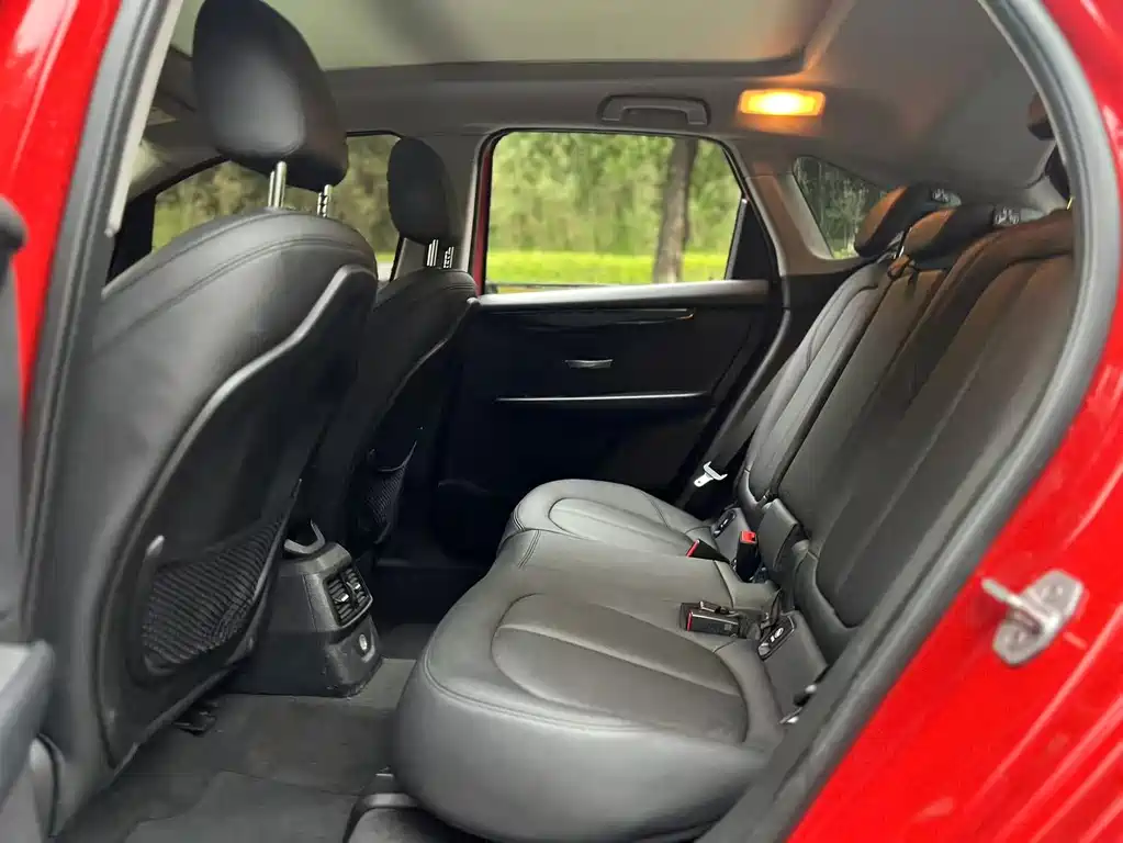 BMW 2 Series Active Tourer — миниатюра 6