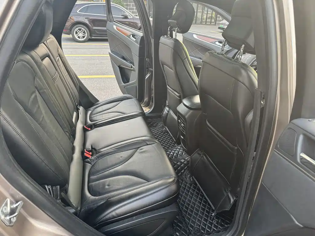 Lincoln MKC — миниатюра 13