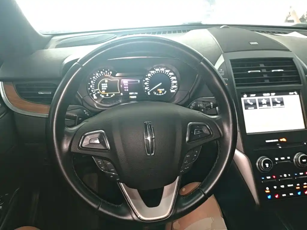 Lincoln MKC — миниатюра 11
