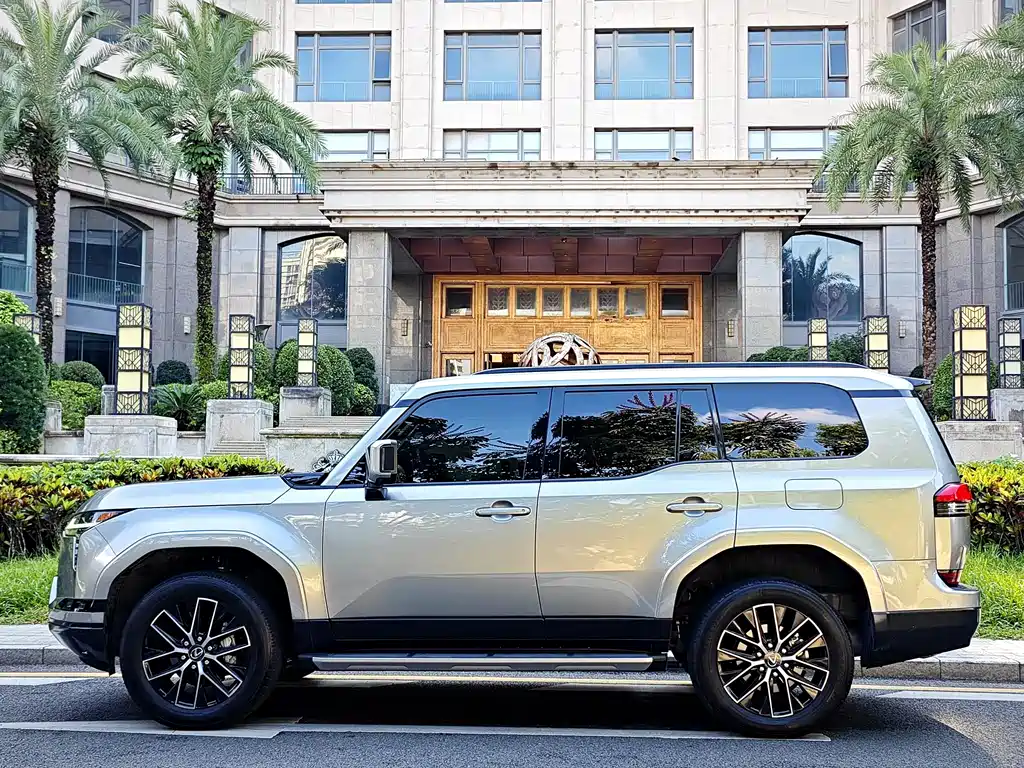 Lexus GX — миниатюра 30