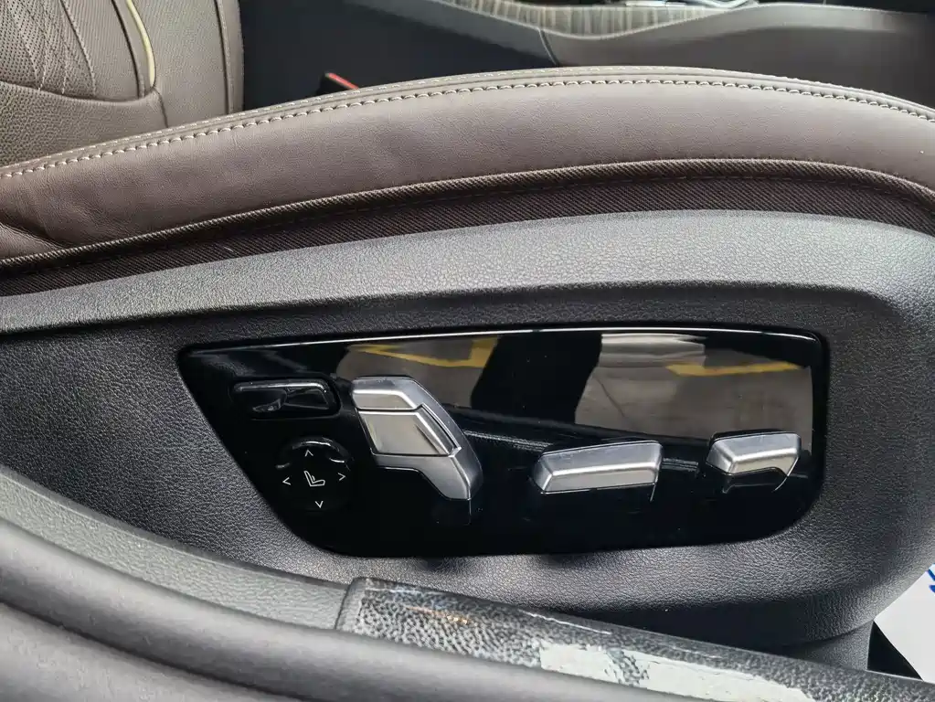 BMW 5 Series New Energy Mileage Upgrade Edition 530Le Pioneer Edition, фото 20