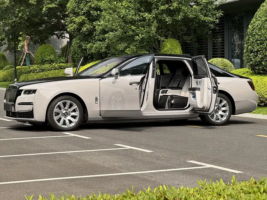 Rolls-Royce Ghost 6.7T Long Wheelbase Edition, фото 9