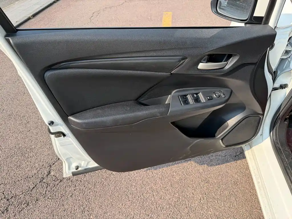 Honda Fit — миниатюра 6