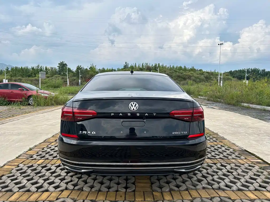 Volkswagen Passat - фото 4