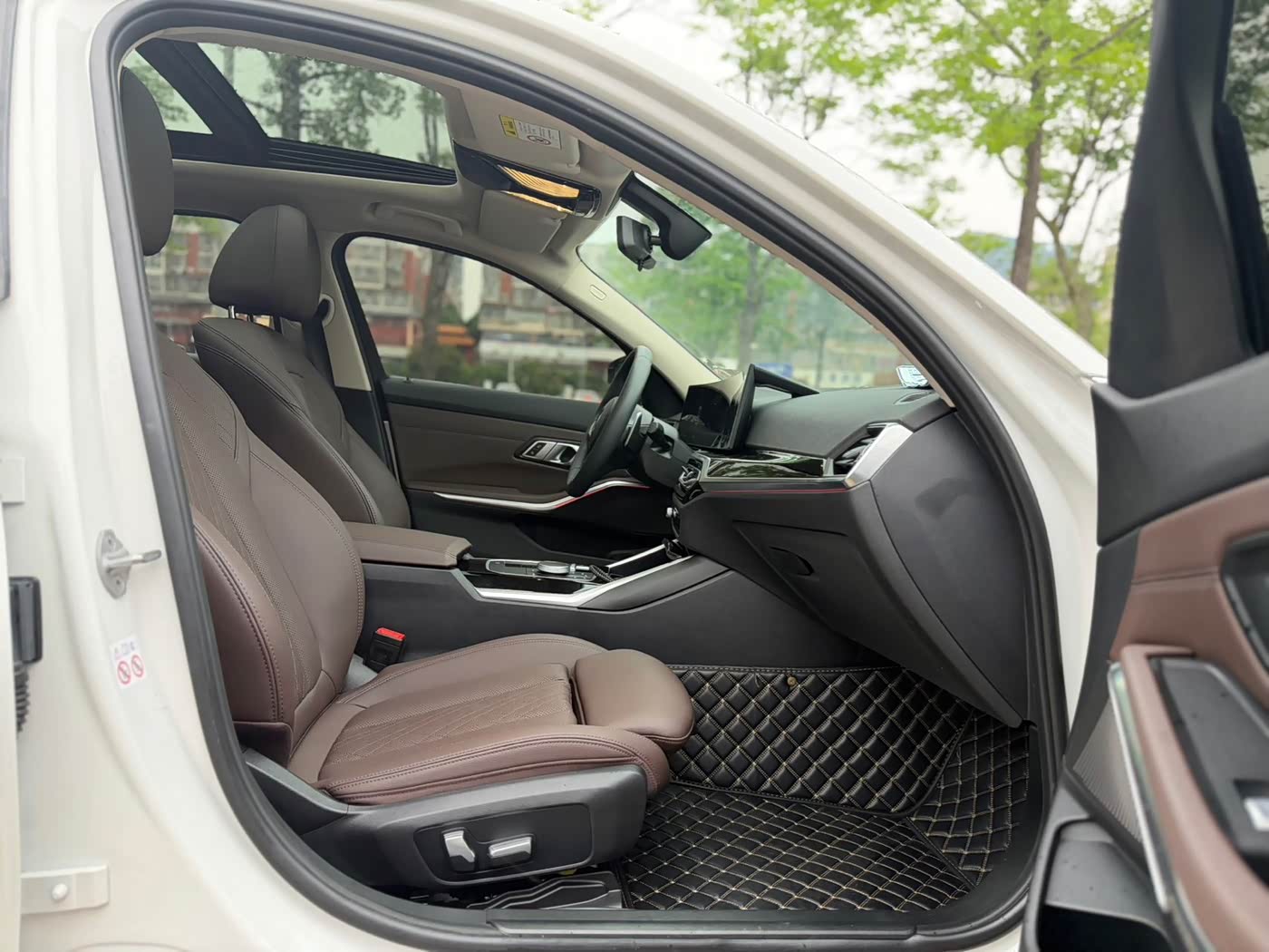 BMW 3 Series 2.0 л 2023 г. Белый, пробег 41000 км