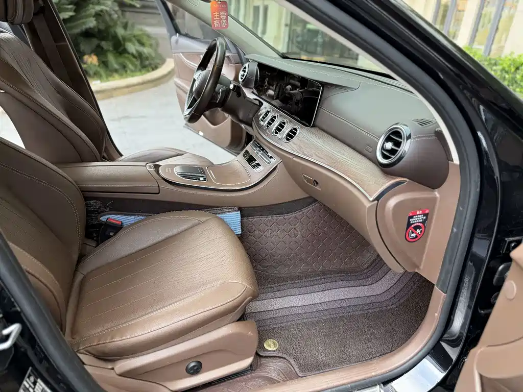 Mercedes-Benz E-Class — миниатюра 5