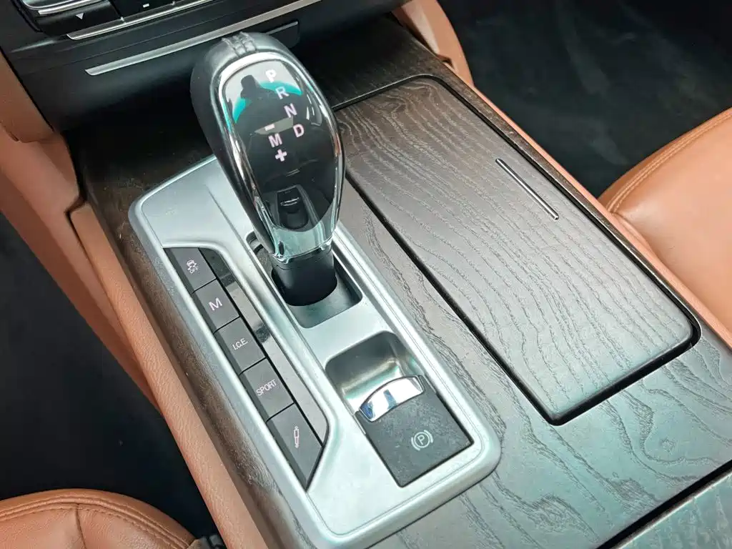 Maserati Quattroporte — миниатюра 25