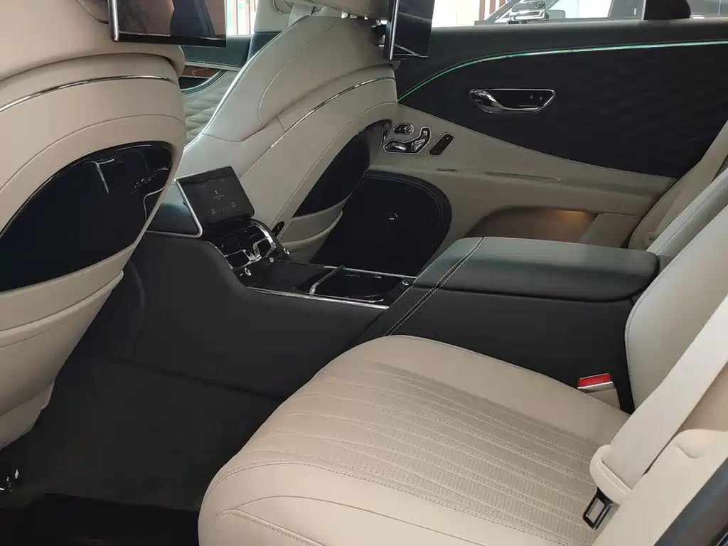 Bentley Flying Spur PHEV — миниатюра 11