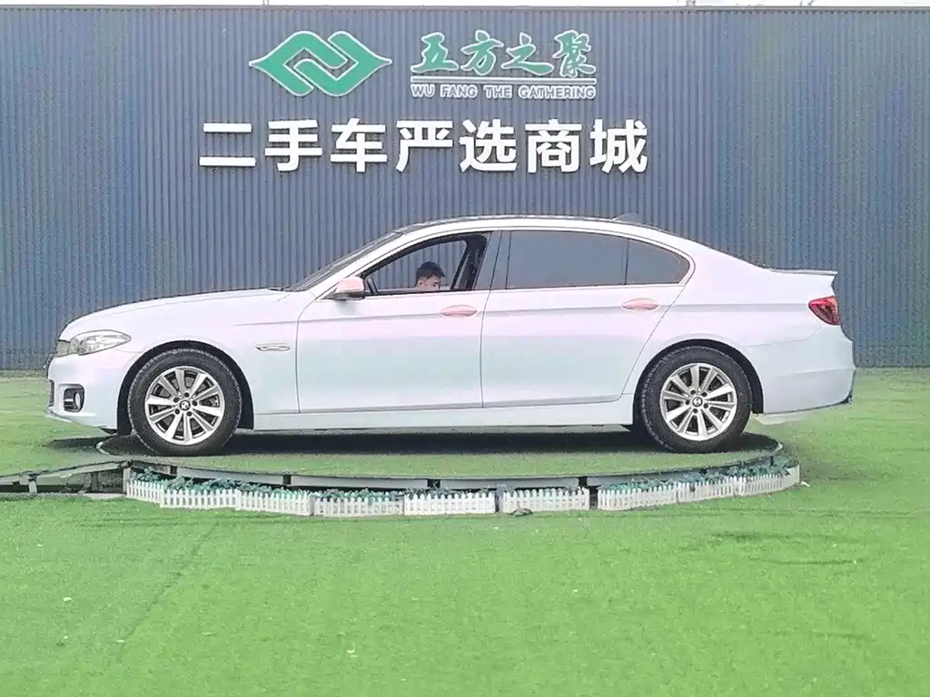BMW 5 Series — миниатюра 7