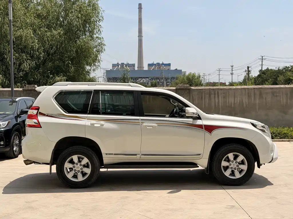 Toyota Land Cruiser Prado 2016 2.7L AT Luxury