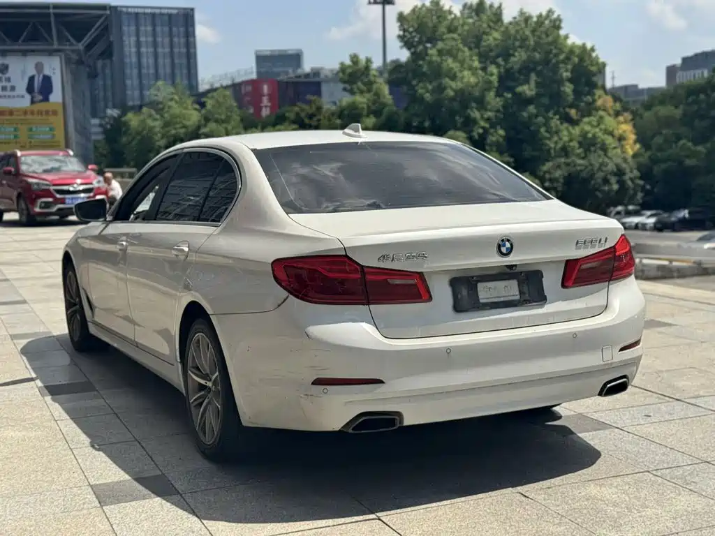 BMW 5 Series — миниатюра 6