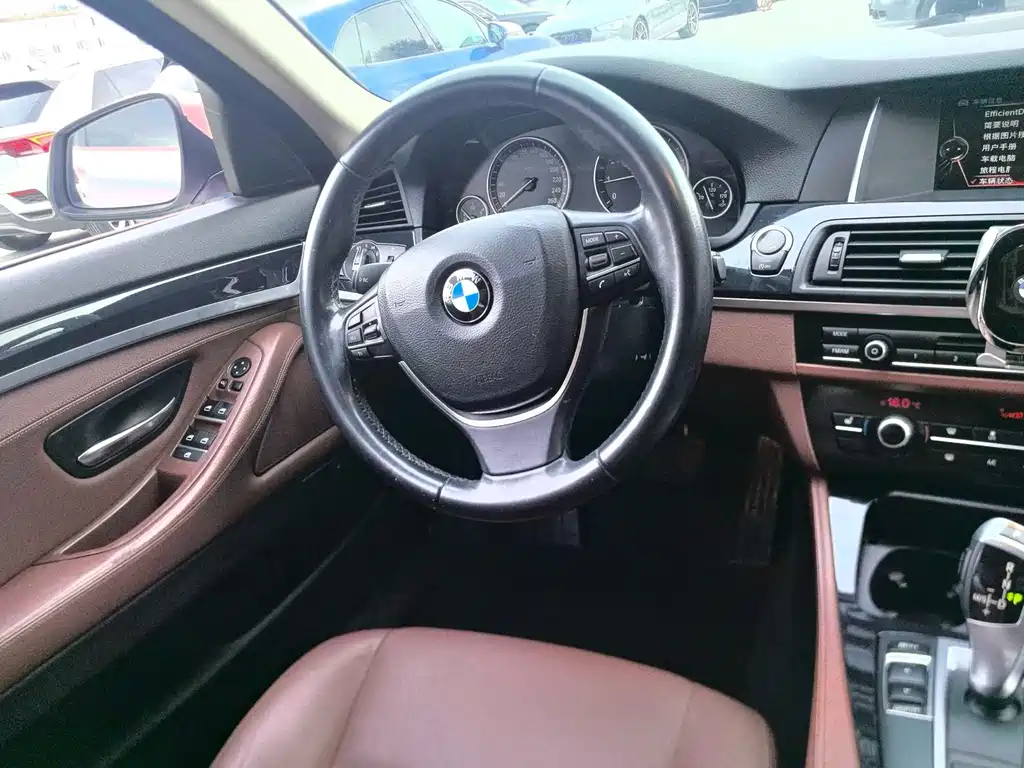 BMW 5 Series — миниатюра 12