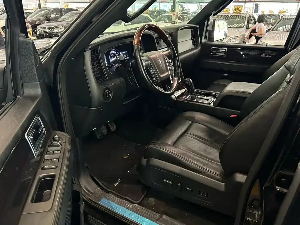 Lincoln Navigator — миниатюра 3