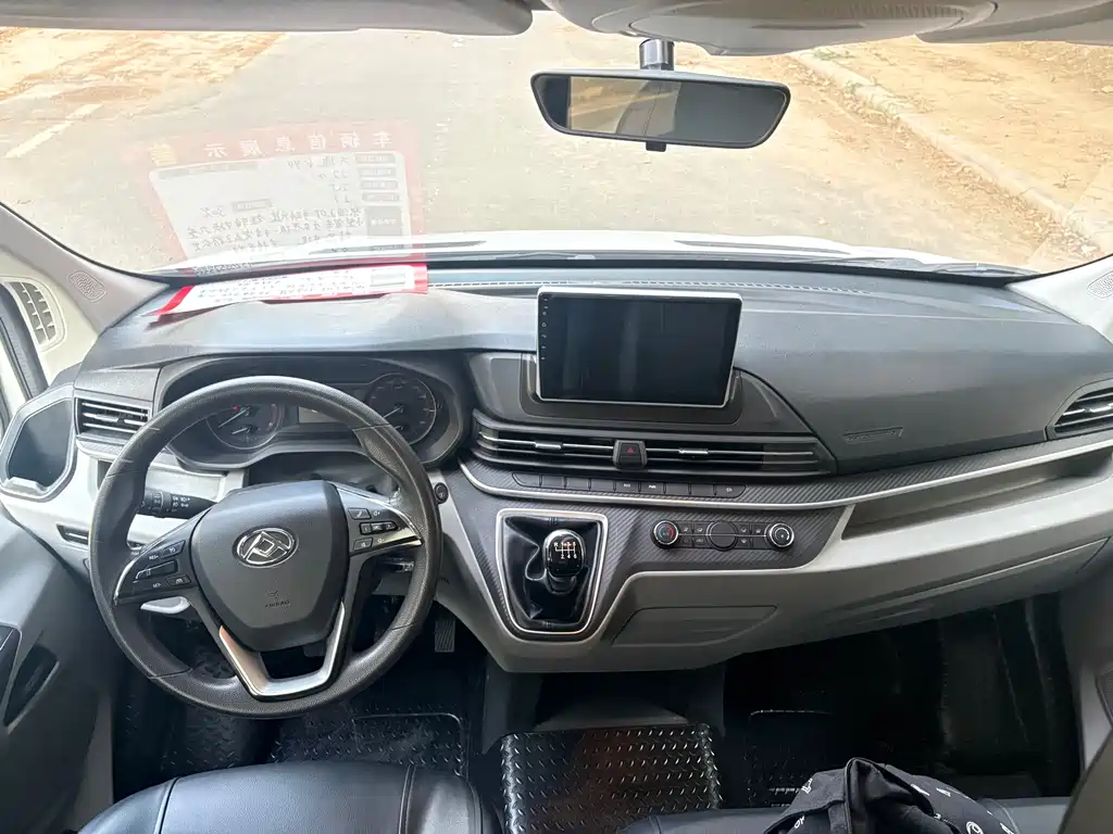 Maxus V90 2022 2.0T MT 6 мест