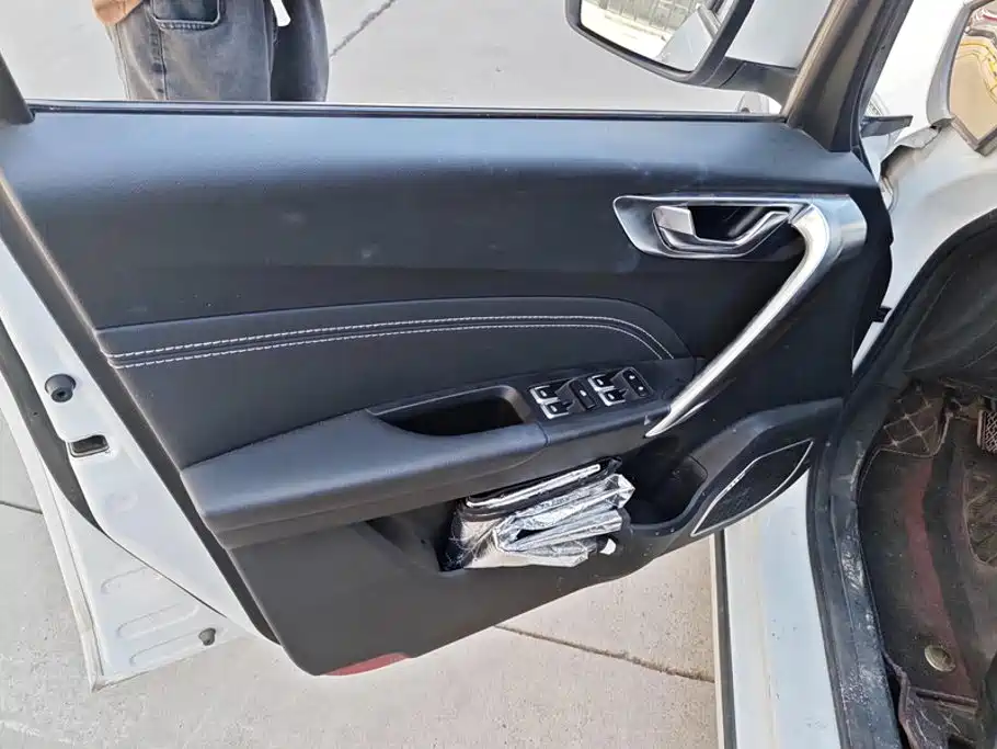 Geely Vision X3 — миниатюра 7