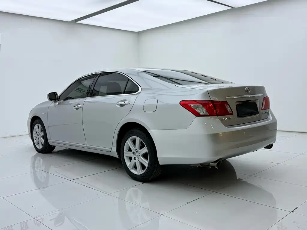 Lexus ES — миниатюра 6