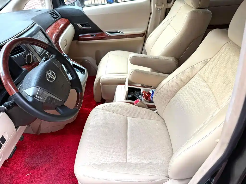Toyota Alphard — миниатюра 6