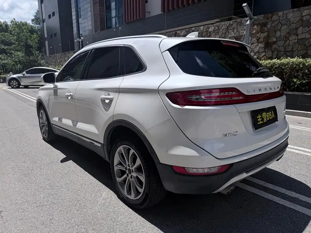 Lincoln MKC — миниатюра 17