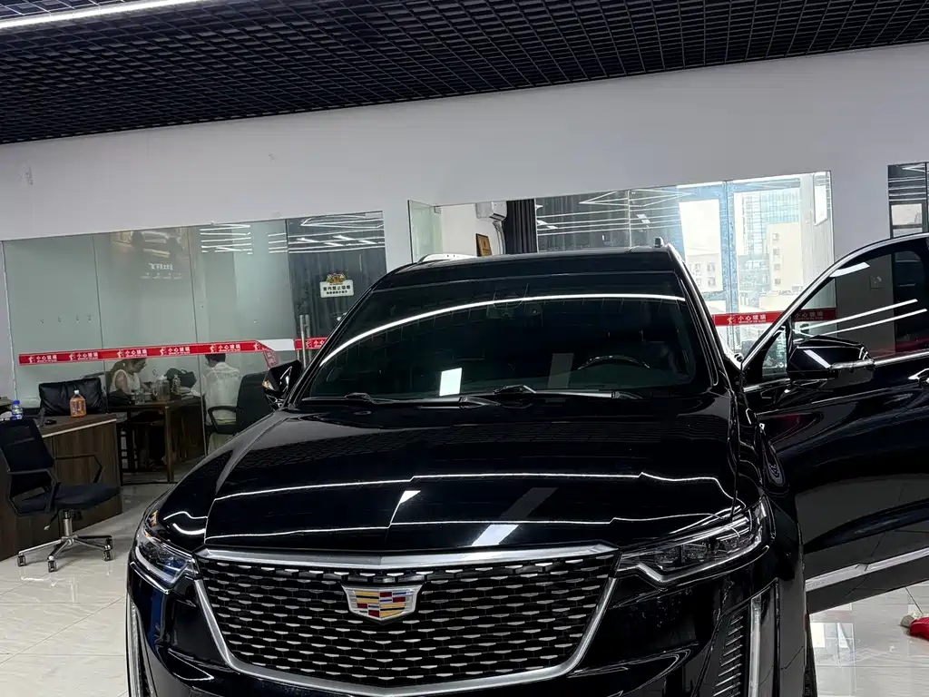 Cadillac XT6
