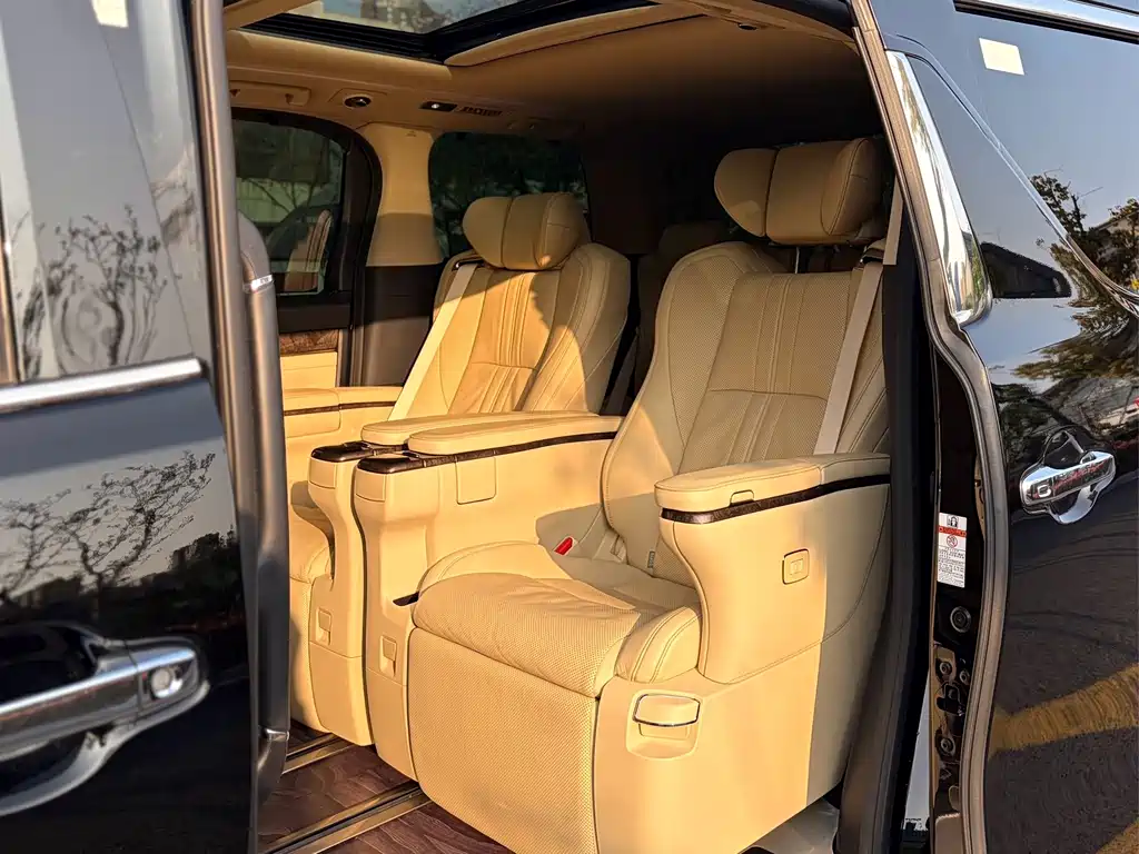 Toyota Vellfire — миниатюра 12