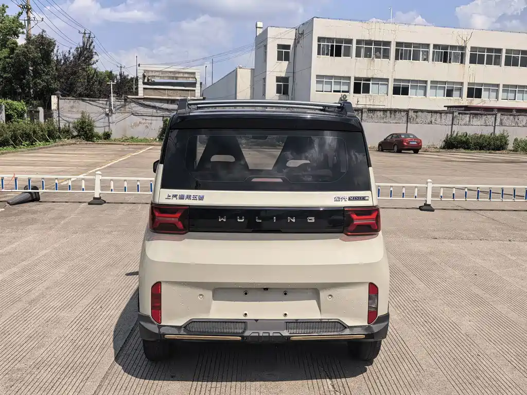 Wuling MINIEV — миниатюра 4
