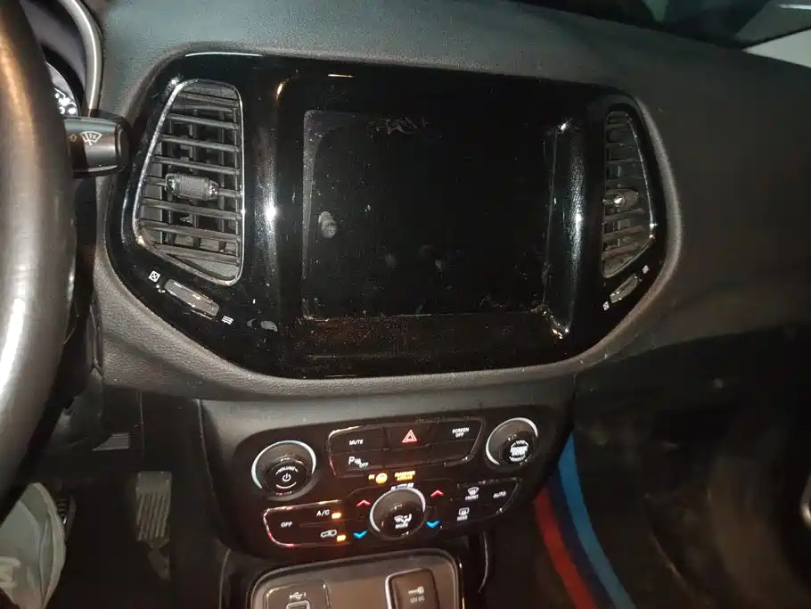 Jeep Compass — миниатюра 13