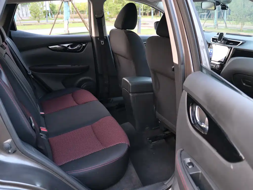 Nissan Qashqai — миниатюра 16