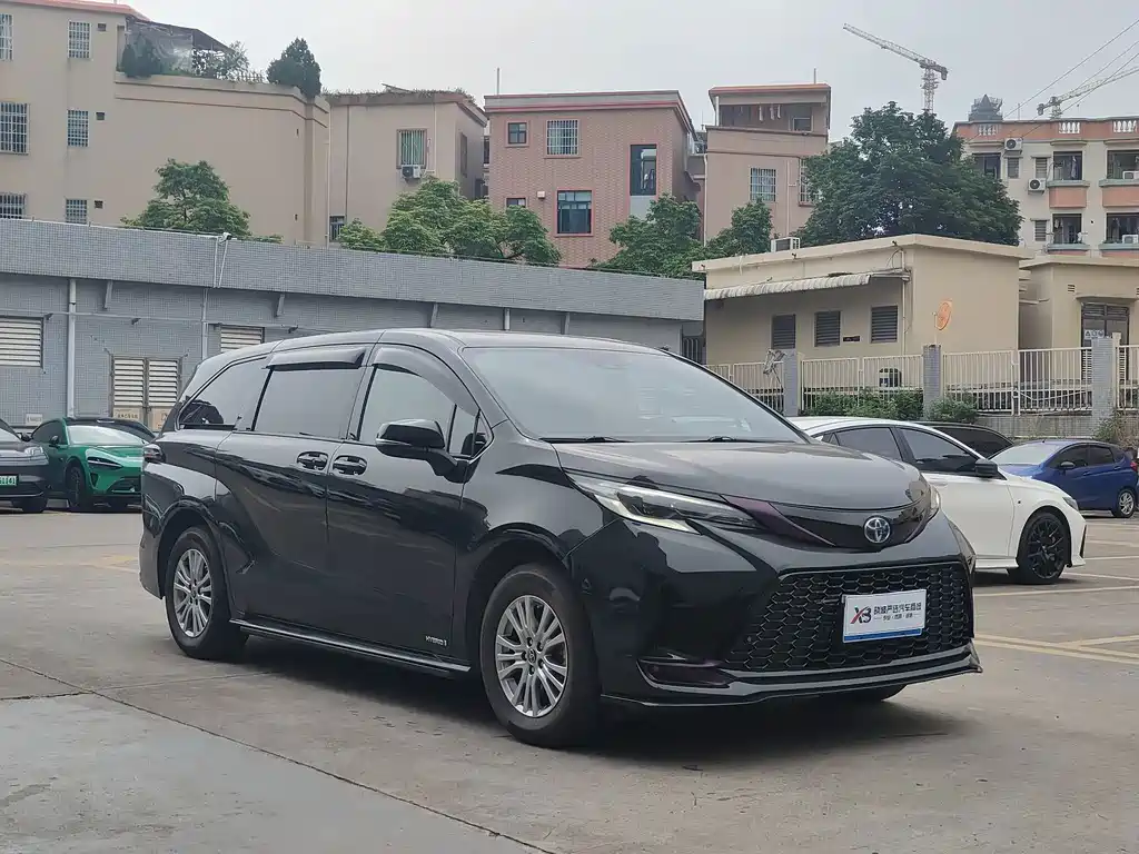 Toyota Sienna — миниатюра 6