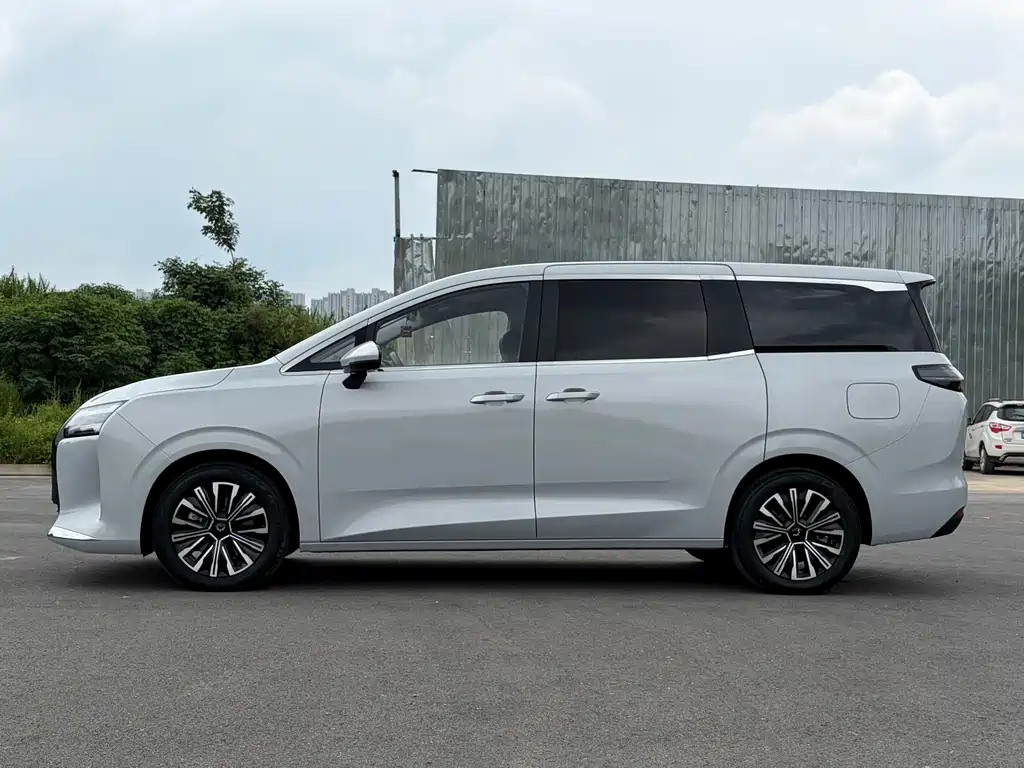 Wuling Звездный свет 730 Новая энергия — миниатюра 4