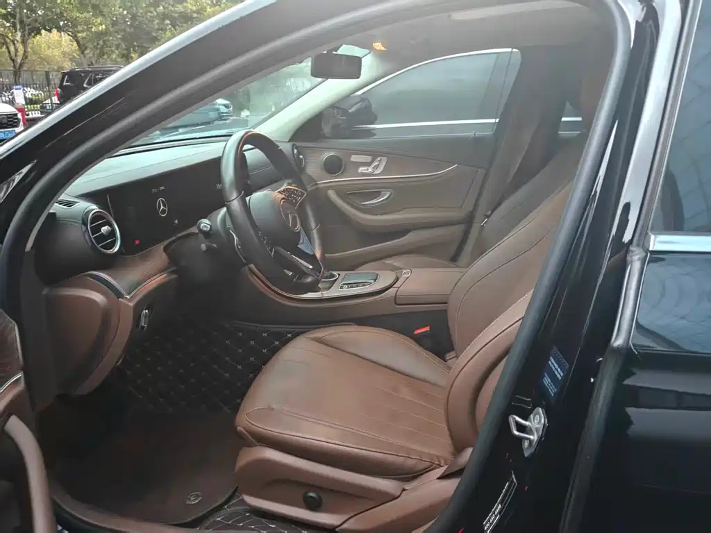 Mercedes-Benz E-Class — миниатюра 3