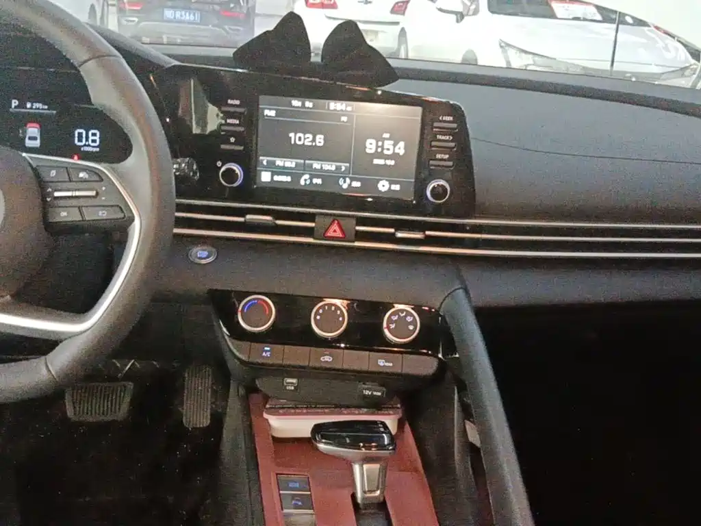 Hyundai Elantra — миниатюра 13
