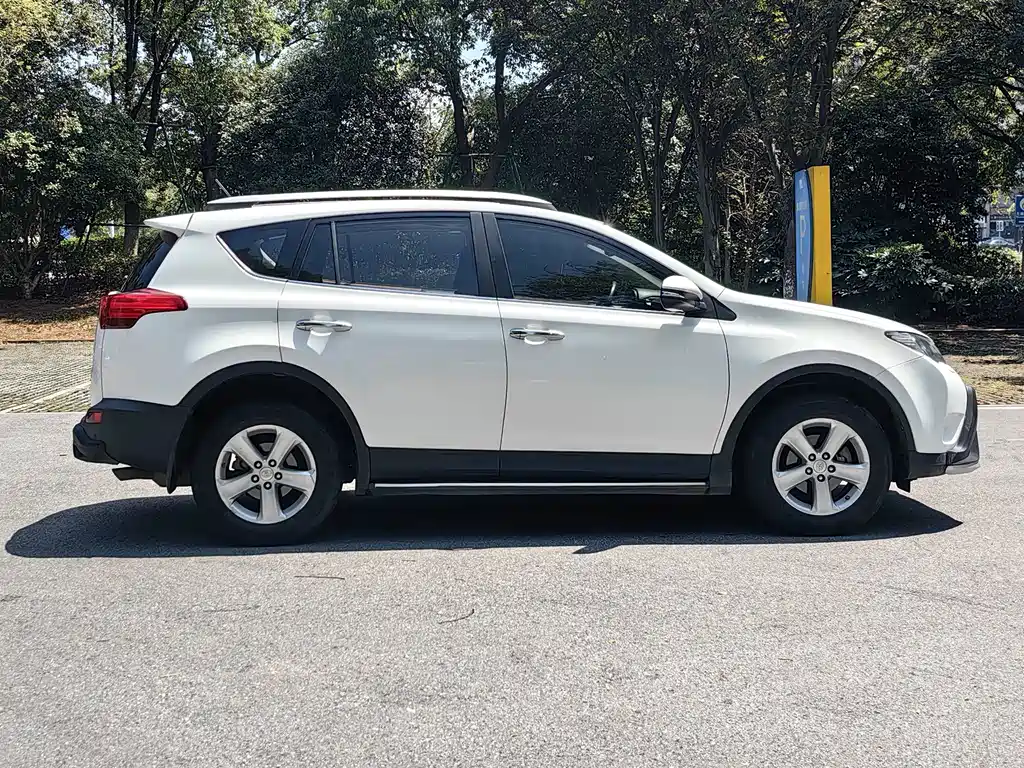 Toyota RAV4 — миниатюра 15