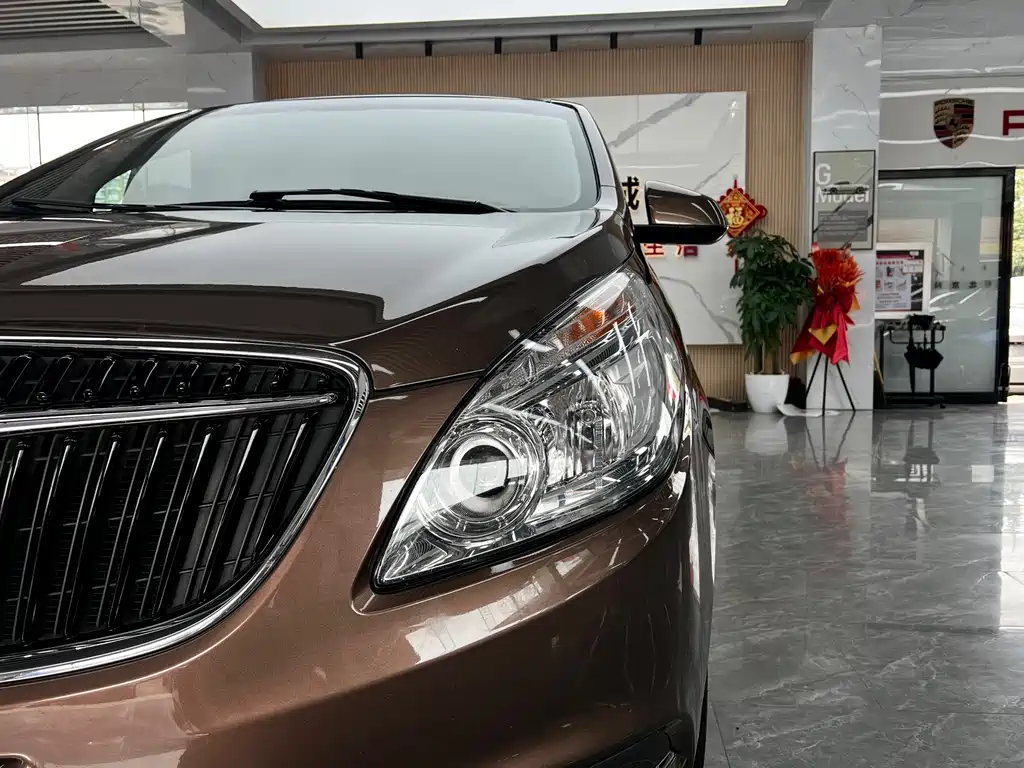 Buick GL8 — миниатюра 9