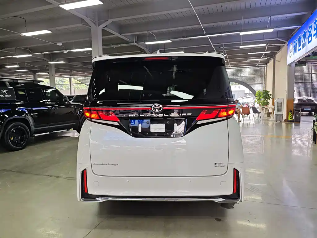 Toyota Vellfire — миниатюра 13