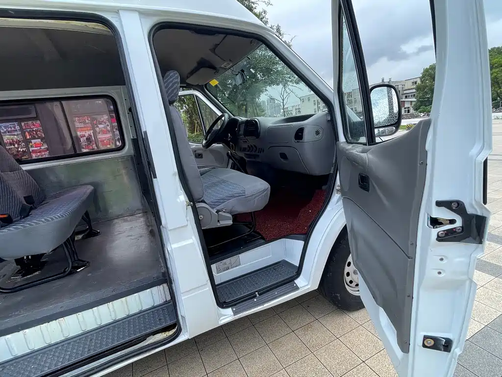 Ford Transit Classic — миниатюра 13